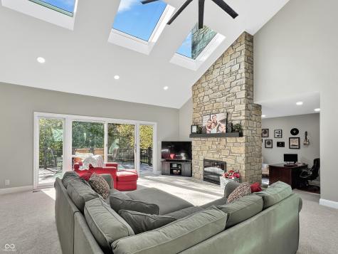 1040 Champion Court Columbus IN 47201