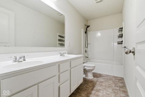 12684 Castle Pine Drive Noblesville IN 46060