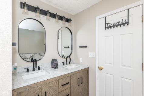 5752 Glass Chimney Lane Indianapolis IN 46235
