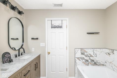 5752 Glass Chimney Lane Indianapolis IN 46235