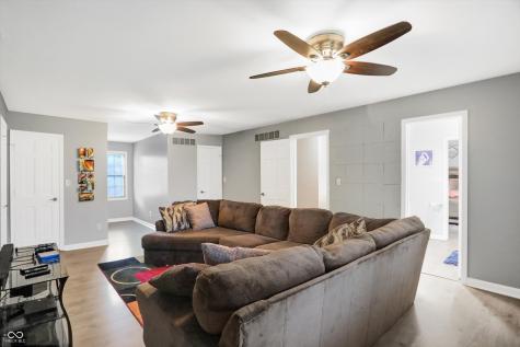 715 Queenswood Drive Indianapolis IN 46217