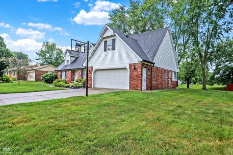 715 Queenswood Drive Indianapolis IN 46217