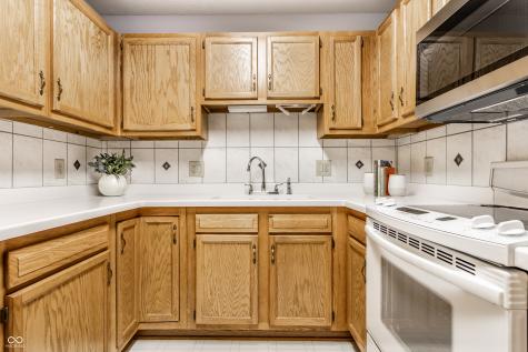 516 Cresthaven Drive Indianapolis IN 46217