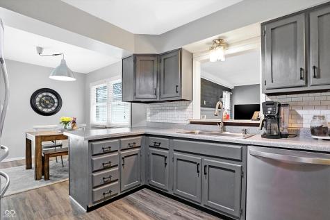 8046 Meadow Lane Indianapolis IN 46227
