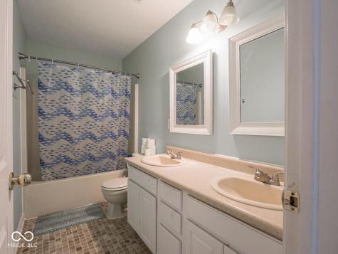 7611 Penguin Circle Indianapolis IN 46239