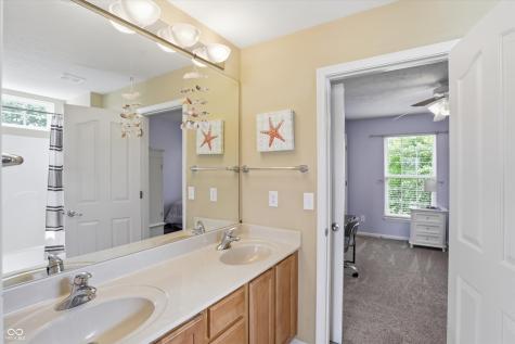 9449 Shadow Rock Circle Zionsville IN 46077