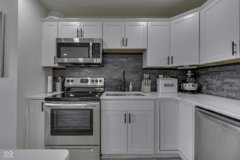419 Hollybrook Drive New Whiteland IN 46184