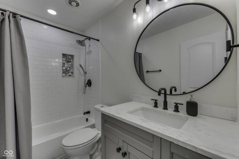 419 Hollybrook Drive New Whiteland IN 46184