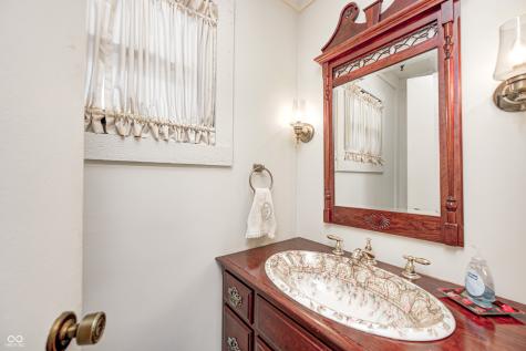 417 N 300 W Greenfield IN 46140