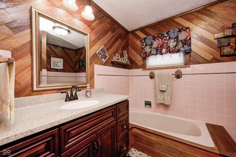 417 N 300 W Greenfield IN 46140