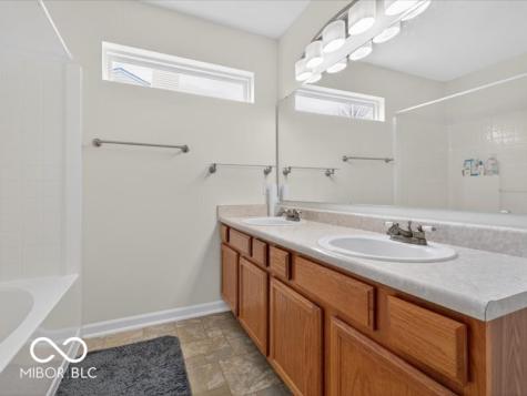 8625 Baypointe Drive Avon IN 46123