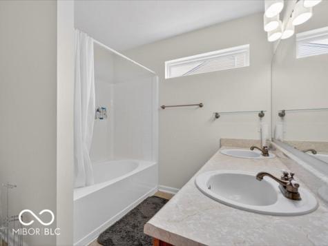 8625 Baypointe Drive Avon IN 46123