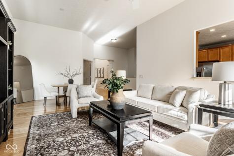 8977 Stonewick Way Zionsville IN 46077