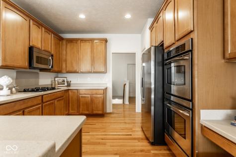 8977 Stonewick Way Zionsville IN 46077