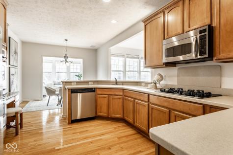 8977 Stonewick Way Zionsville IN 46077