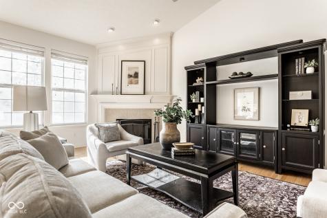 8977 Stonewick Way Zionsville IN 46077