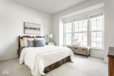 8977 Stonewick Way Zionsville IN 46077