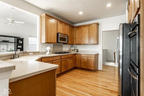 8977 Stonewick Way Zionsville IN 46077