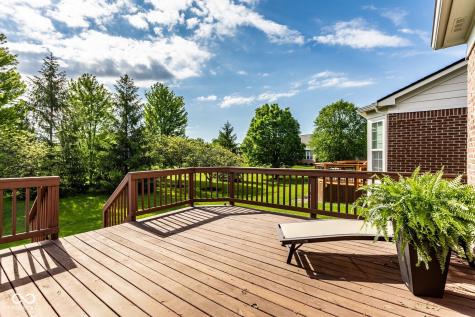 8977 Stonewick Way Zionsville IN 46077