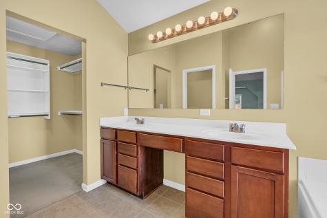 1394 Longleaf Street Avon IN 46123