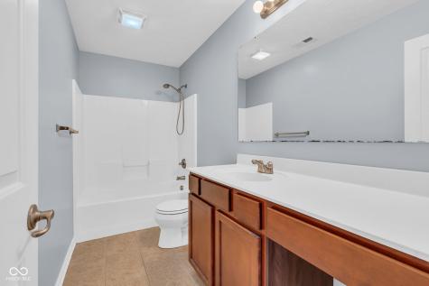 1394 Longleaf Street Avon IN 46123