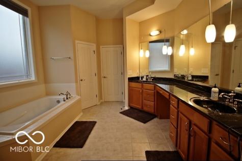 10526 Proposal Pointe Way Fishers IN 46040