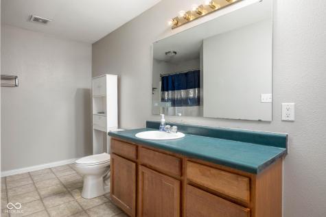 8066 Lawrence Woods Place Indianapolis IN 46236