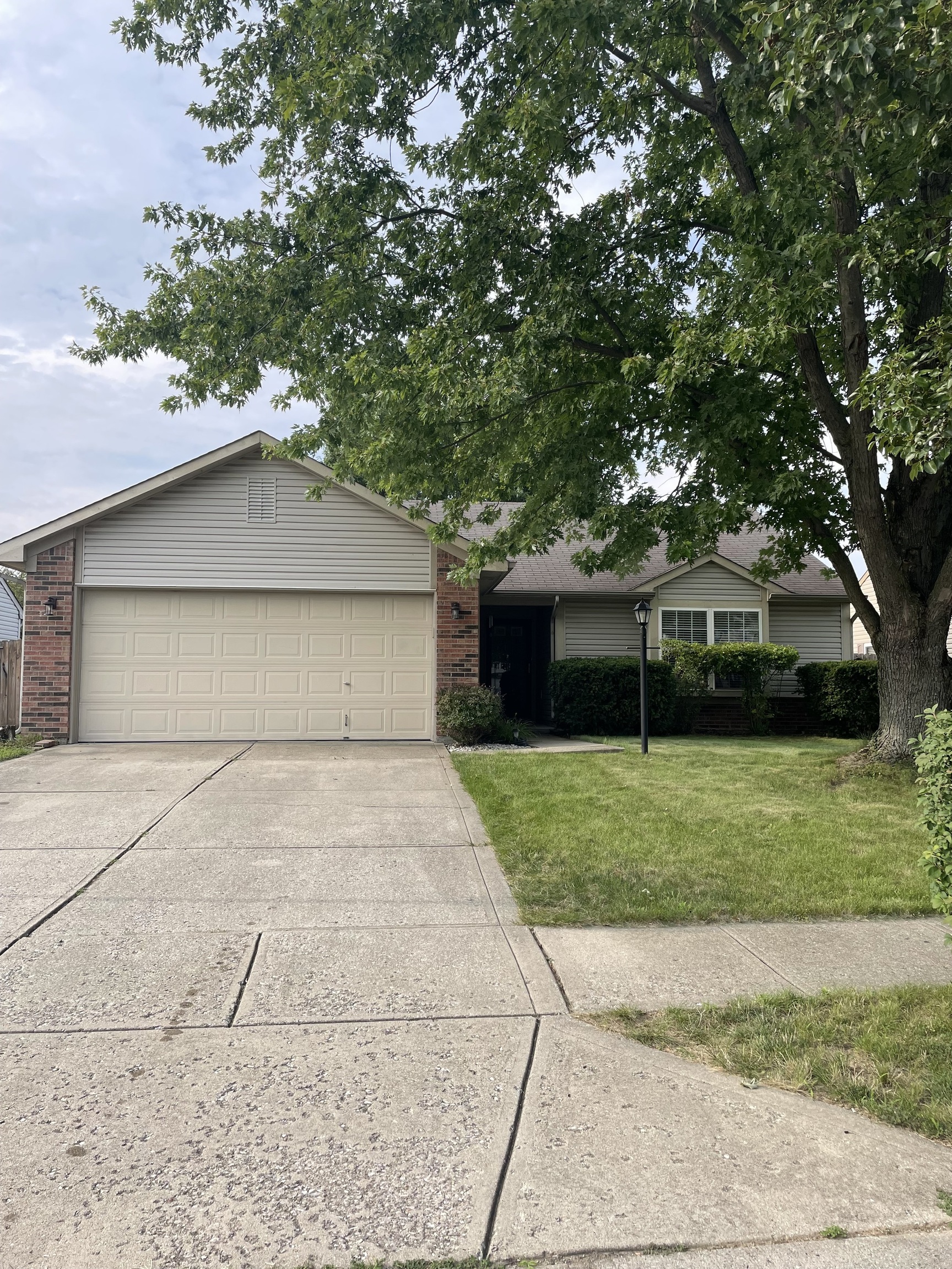 5828 Ashcroft Drive Indianapolis IN 46221