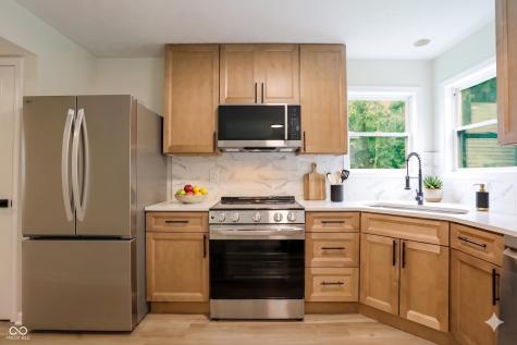 12409 Crystal Pointe Circle Indianapolis IN 46236