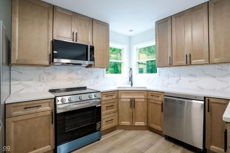 12409 Crystal Pointe Circle Indianapolis IN 46236