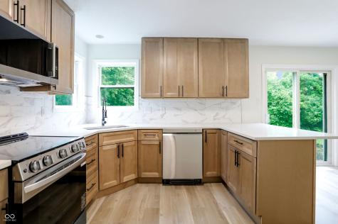 12409 Crystal Pointe Circle Indianapolis IN 46236
