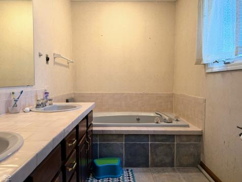 5739 Powell Road Indianapolis IN 46221