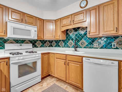 1042 Red Oak Drive Avon IN 46123