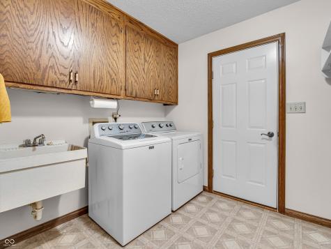 1042 Red Oak Drive Avon IN 46123