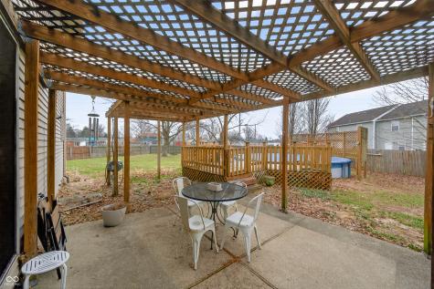 2865 Foxridge Circle Columbus IN 47203