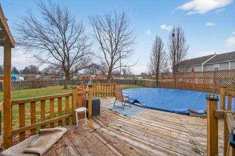 2865 Foxridge Circle Columbus IN 47203