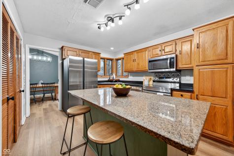 2865 Foxridge Circle Columbus IN 47203