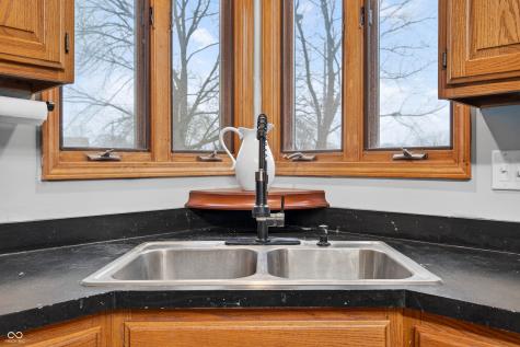 2865 Foxridge Circle Columbus IN 47203