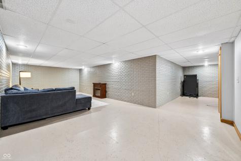 2865 Foxridge Circle Columbus IN 47203