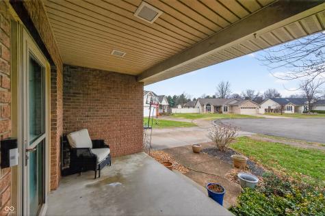 2865 Foxridge Circle Columbus IN 47203