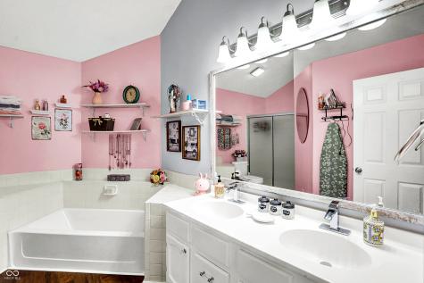 9828 Pine Ridge N Drive Fishers IN 46038