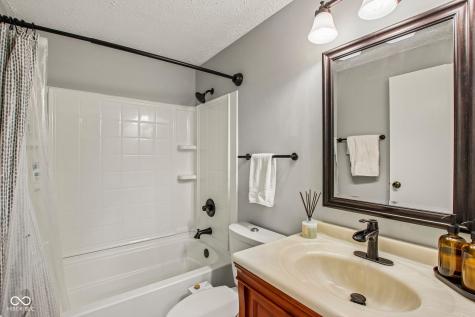 8047 Pebble Creek Court Indianapolis IN 46268