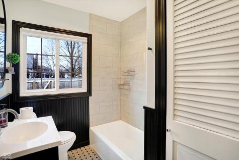 5548 Carrollton Avenue Indianapolis IN 46220