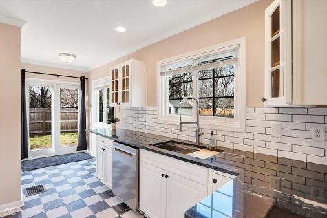 5548 Carrollton Avenue Indianapolis IN 46220