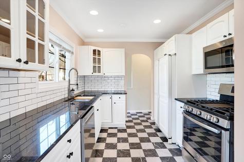 5548 Carrollton Avenue Indianapolis IN 46220