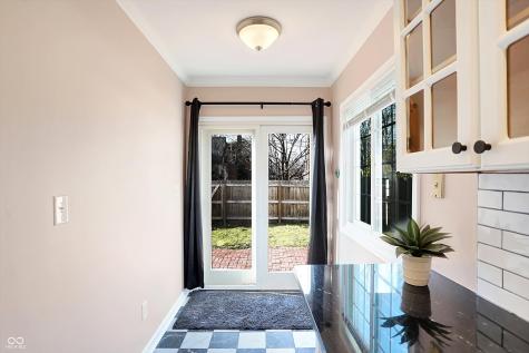 5548 Carrollton Avenue Indianapolis IN 46220