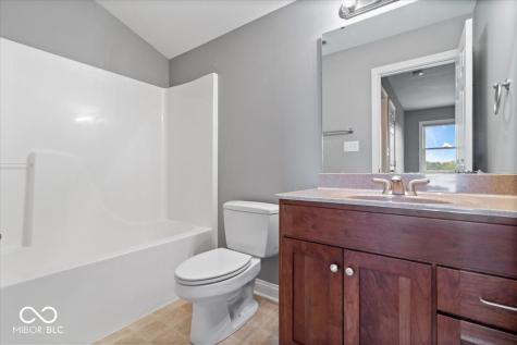 7189 Lockford N Avon IN 46123