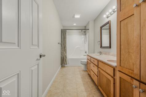 2296 Berkshire Place N Columbus IN 47203