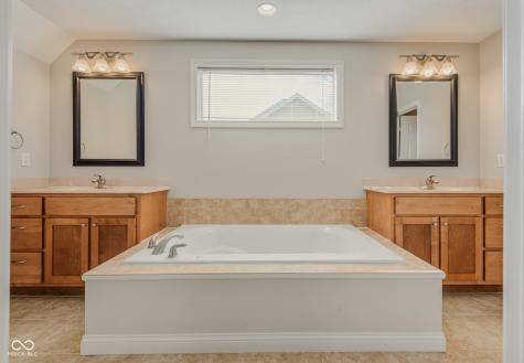 2296 Berkshire Place N Columbus IN 47203