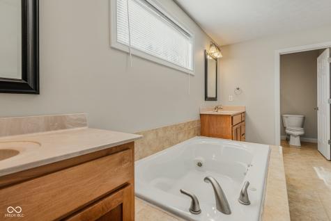 2296 Berkshire Place N Columbus IN 47203
